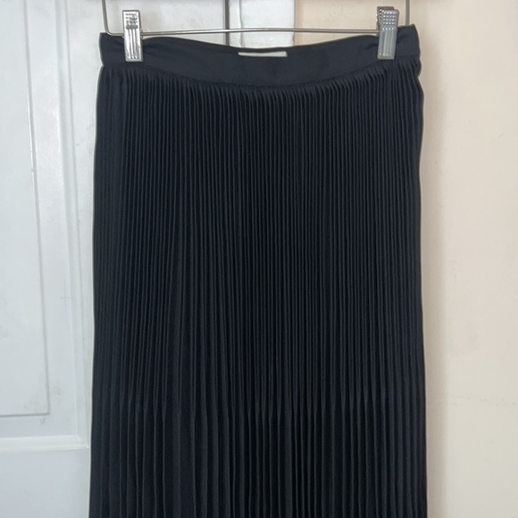 CLANE Black Pleated Midi Skirt Size XS - Picture 5 of 13